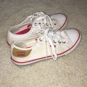 Levi’s trendy sneakers